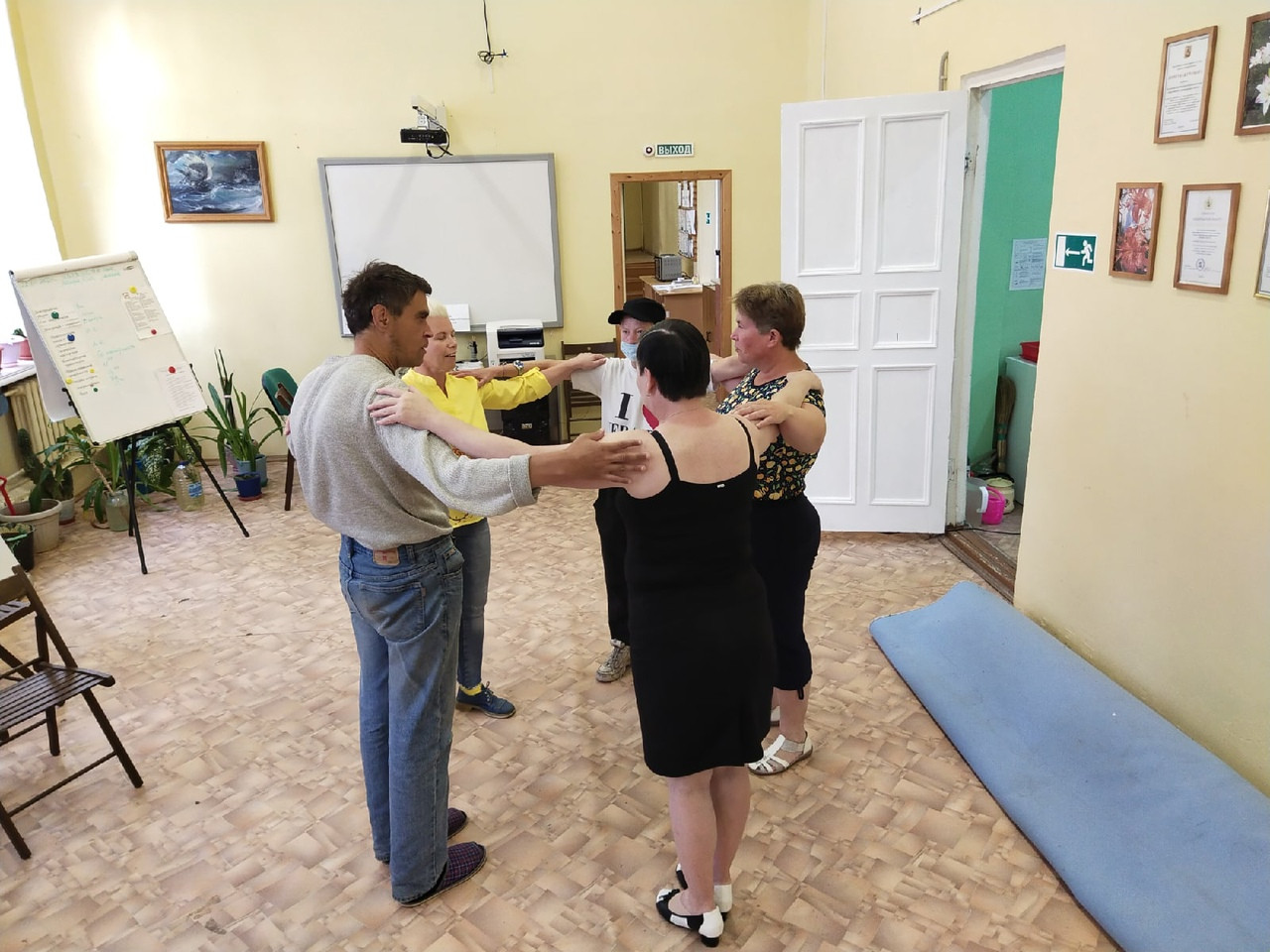 Занятия в танцевальном клубе " Поморский Сувенир" продолжаются