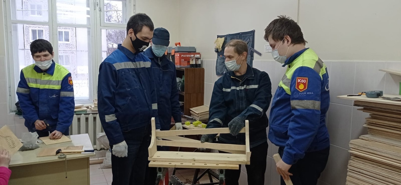 Делаем вешалку в столярной мастерской в Новодвинске