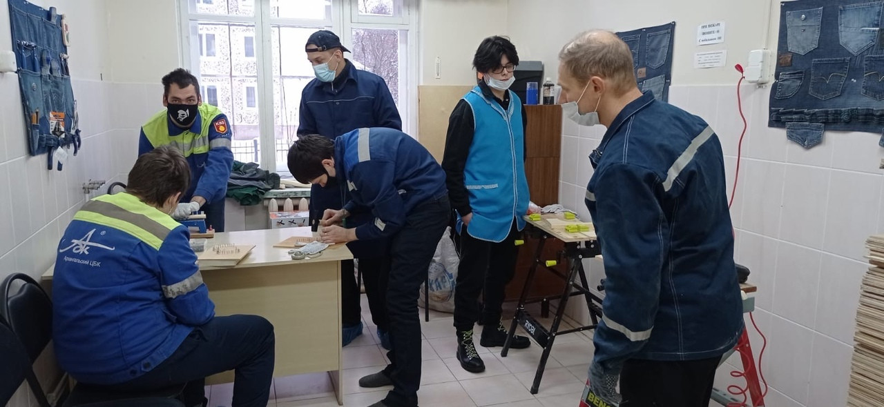 Очередное занятие в столярной мастерской города Новодвинска