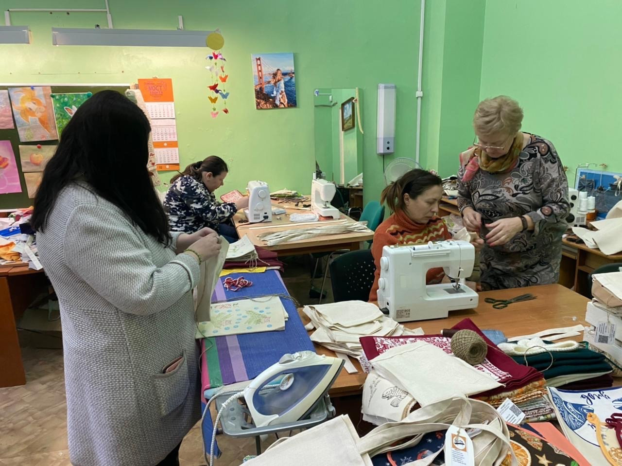 Творческая мастерская продолжает свою работу : Готовимся к новому году!