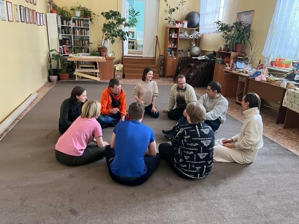 Занятие с тибетскими поющими чашами