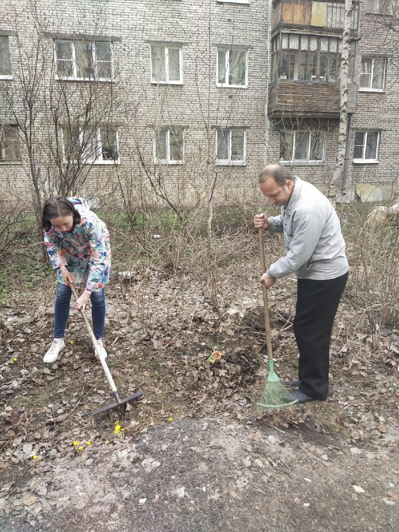 Вышли на субботник!