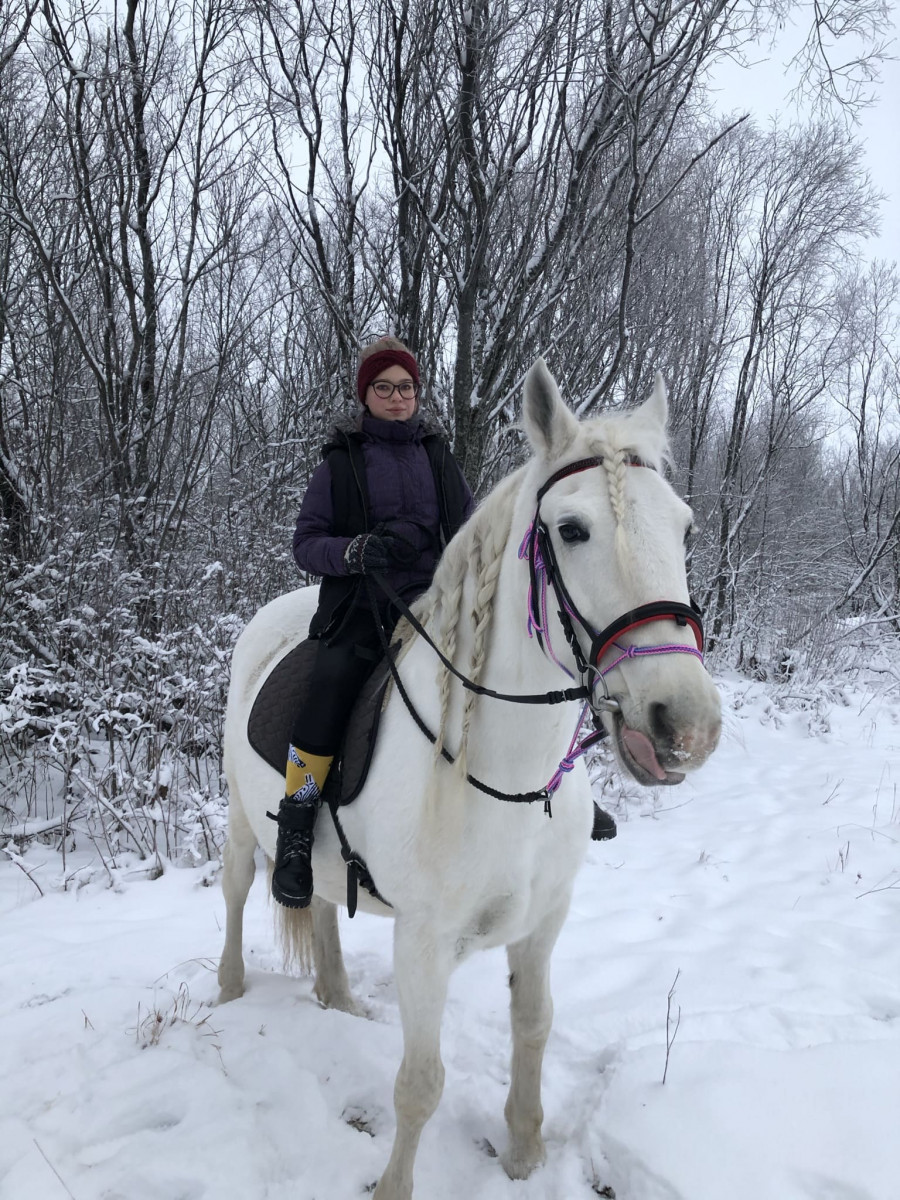 Мы продолжаем заниматься иппотерапией