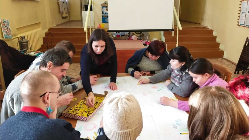 «Мост» делится опытом и приглашает за сувенирами