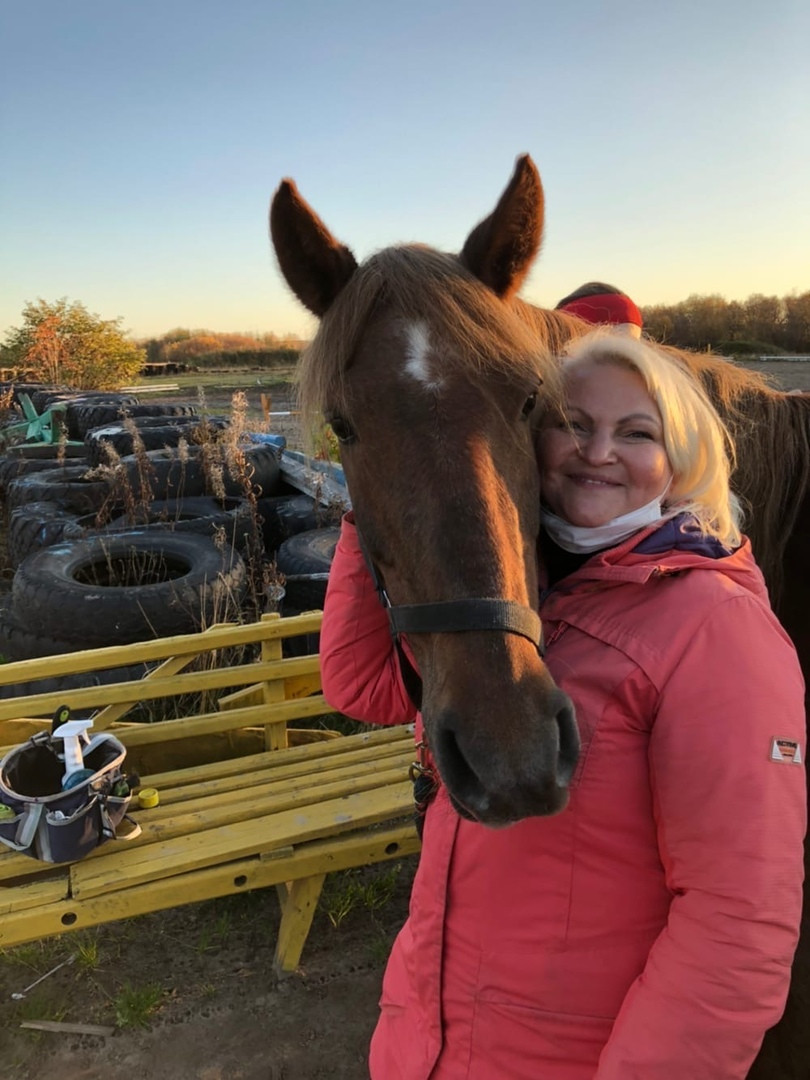 Занятия по иппотерапии на острове Краснофлотский при поддержке благотворительного фонда Потанина